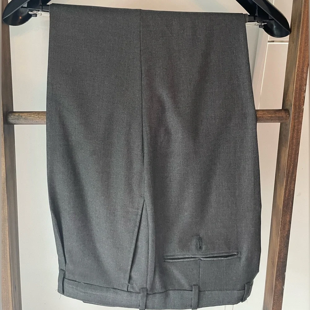Hand-made Italian suit and is made from virgin wool rayon and cupro - Picture 2 of 7